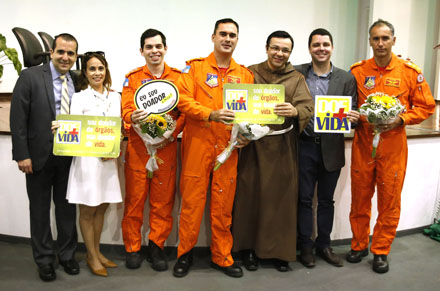 Gustavo Bonfadini, Patrícia Bueno, Cap Vimercati, Cap Medina, Frei Paulo Batista,Gabriel Teixeira e Cel Fábio Braga