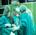Este tipo de transplante é de extrema complexidade e concedeu ao receptor três órgãos: fígado, pâncreas e intestino. 